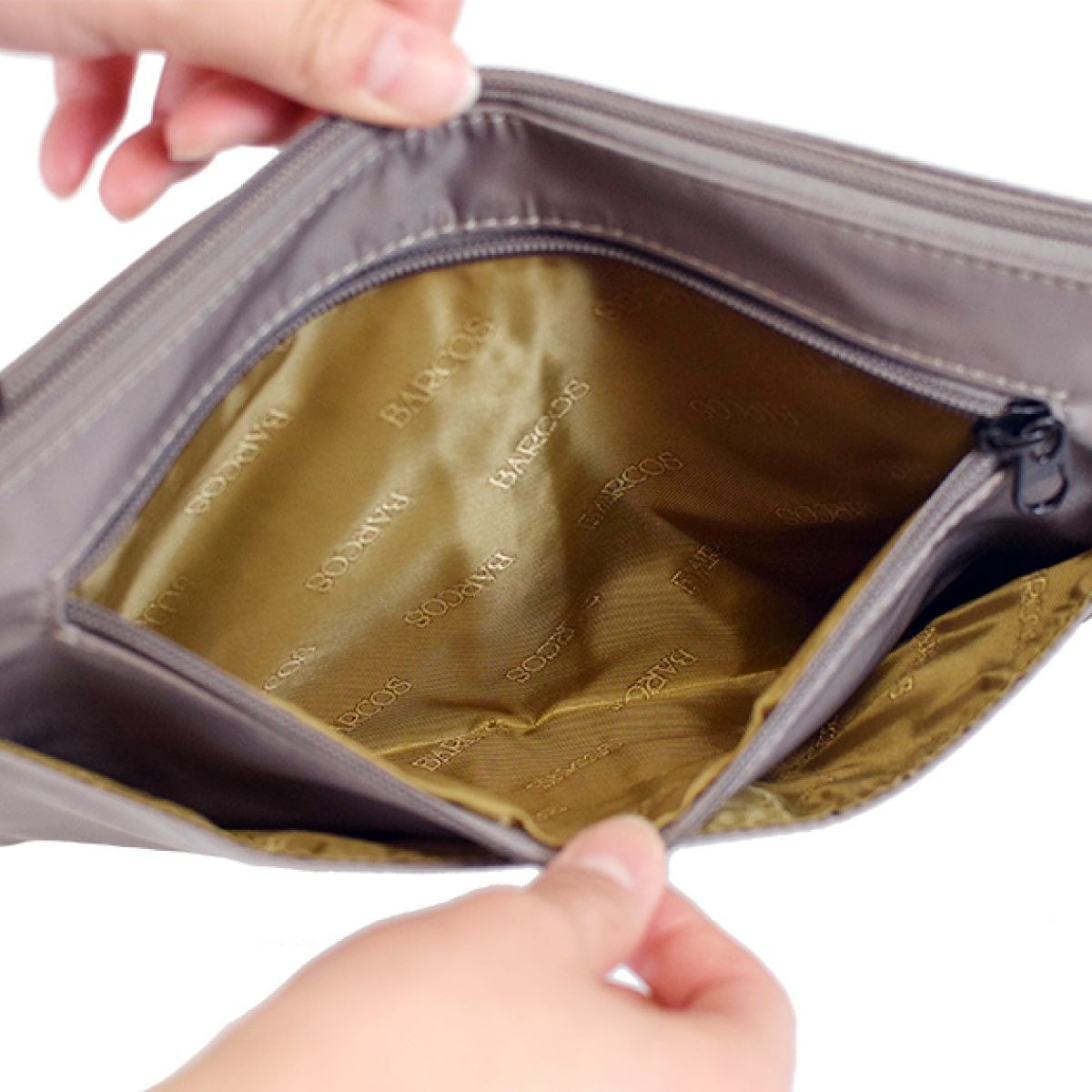 ナイロンサコッシュ