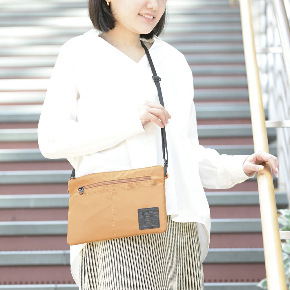 ナイロンサコッシュ