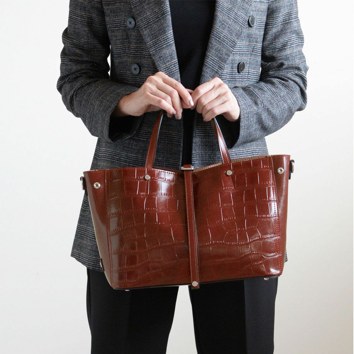 クロコダイル型押しシャイニングレザートート