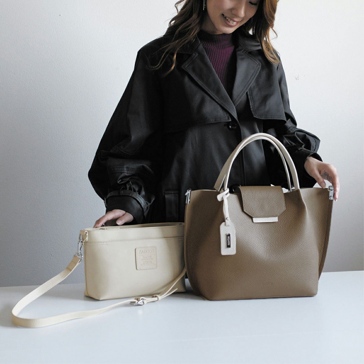 シュリンクレザーバイカラーハンドバッグ＜シャーロット＞