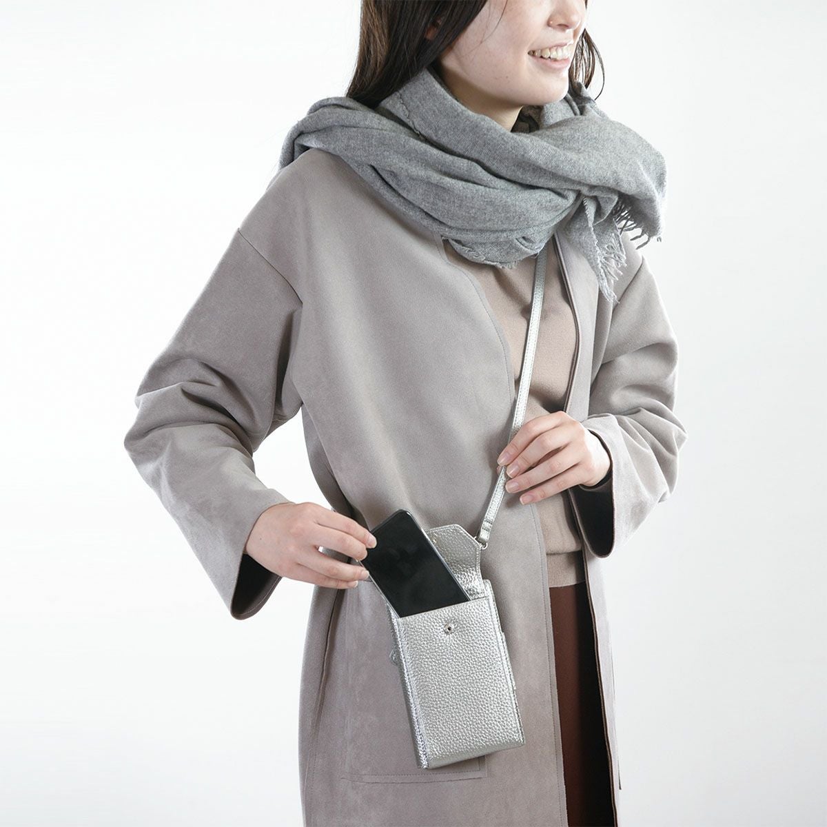 シュリンクレザースマホポシェット＜マーシ＞