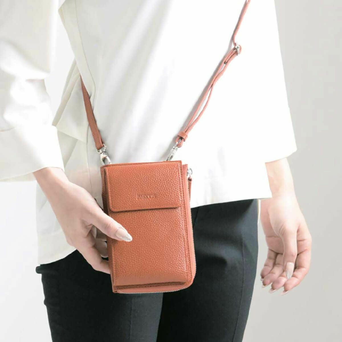 L字型シュリンクレザースマホポシェット＜アミーゴ＞