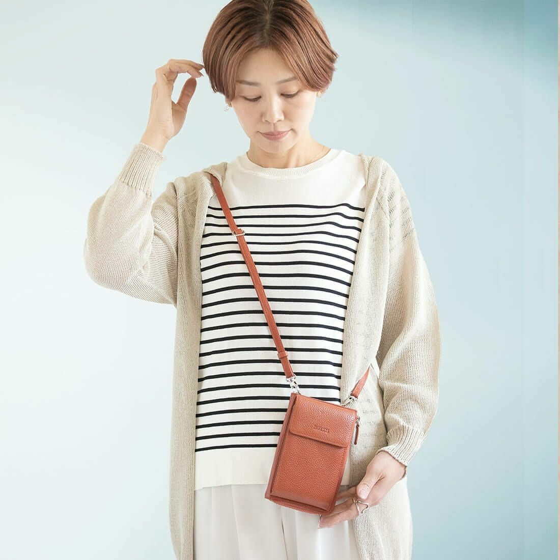 L字型シュリンクレザースマホポシェット＜アミーゴ＞