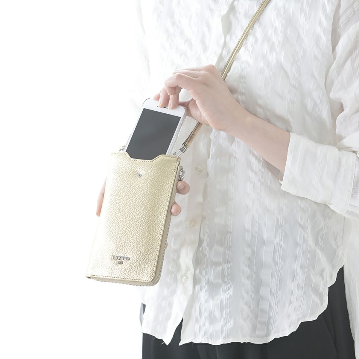 EFFICIENT レザースマホポシェット