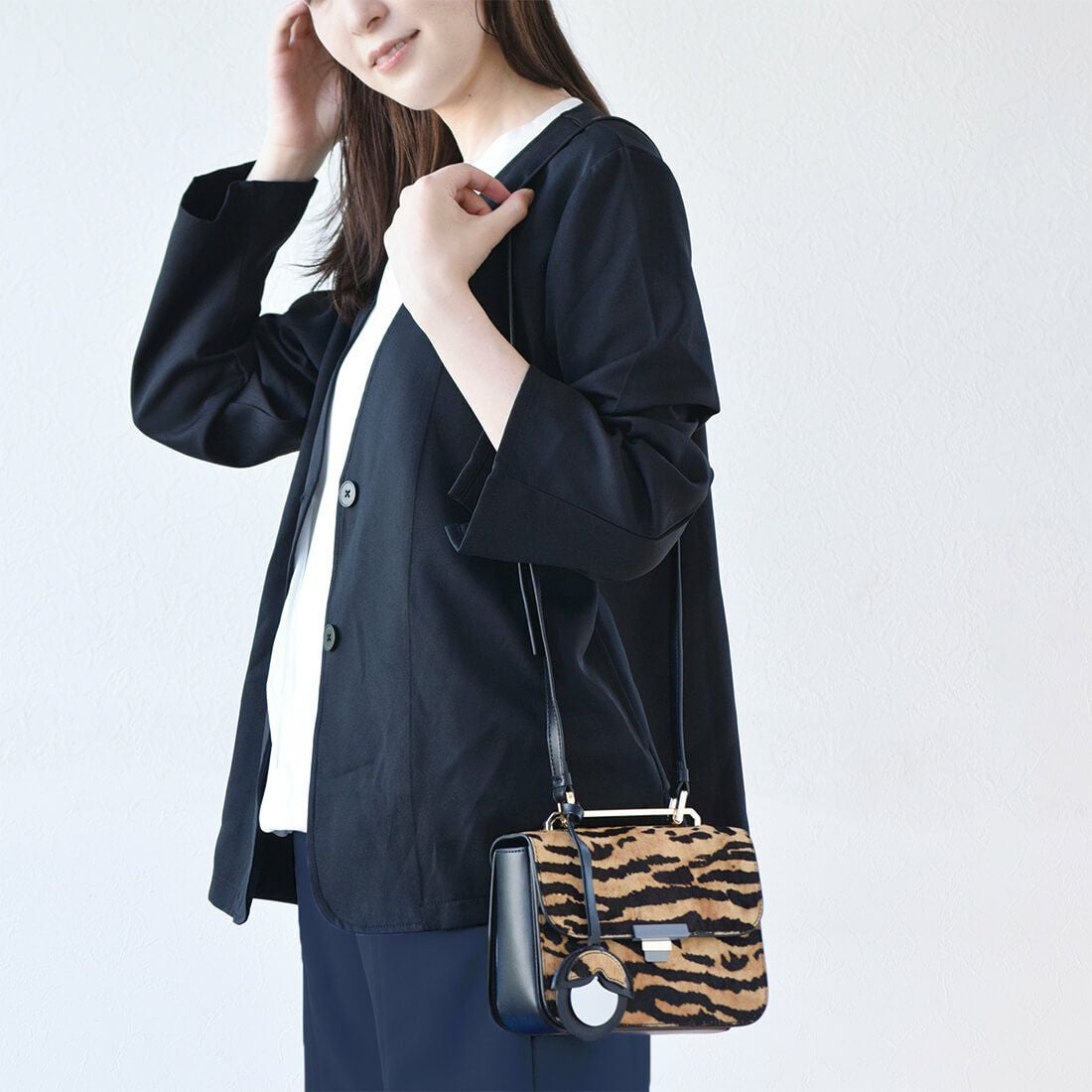 チャーム付き異素材コンビレザーポシェット