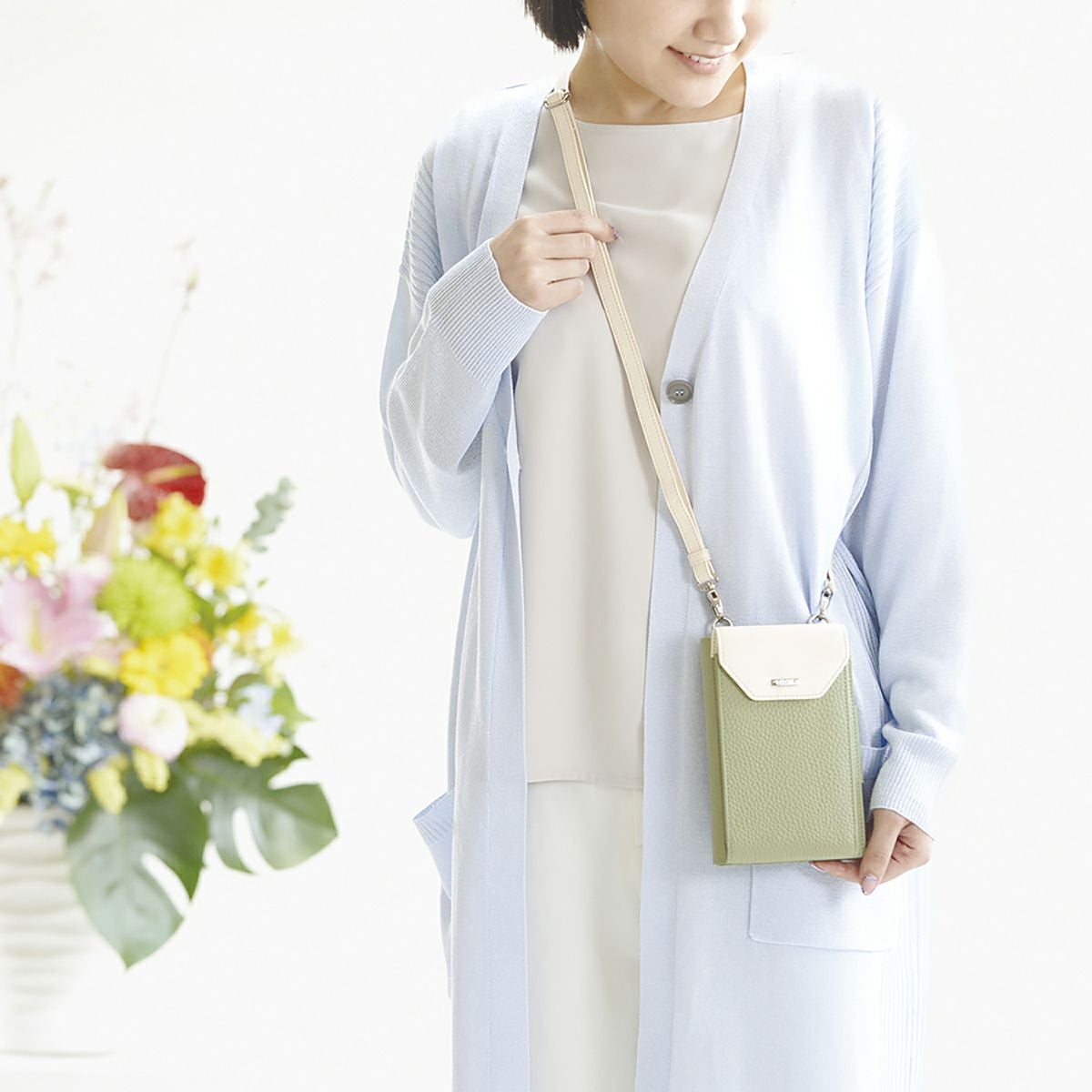 バイカラーシュリンクレザースマホポシェット