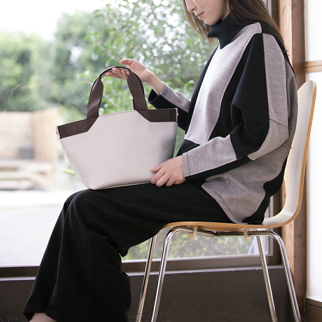 シュリンクレザーカジュアルトートバッグ（Mサイズ）