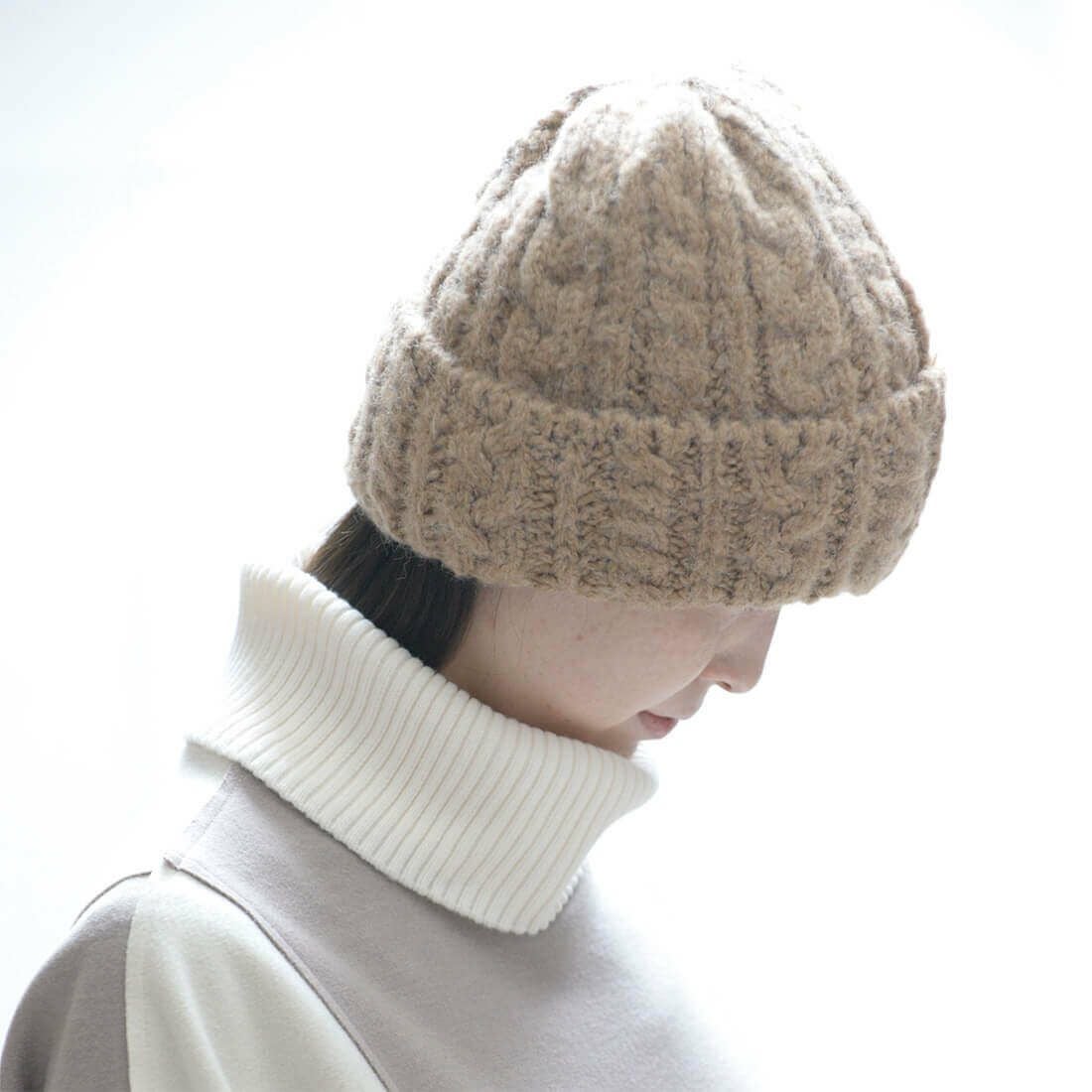 ケーブル編みニット帽