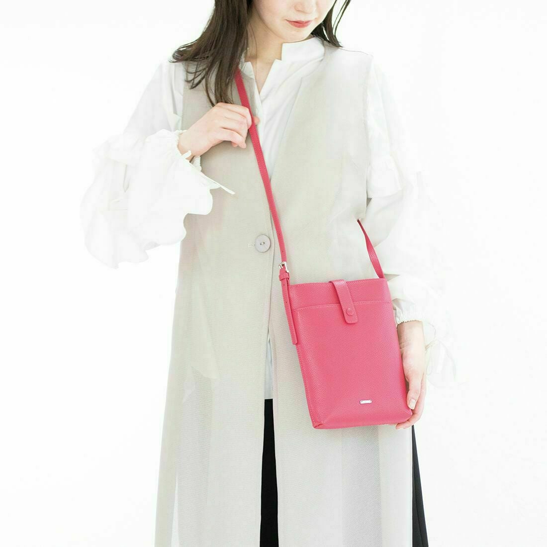 フロントポケット付きレザーポシェット