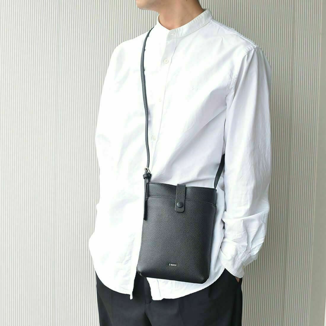 フロントポケット付きレザーポシェット