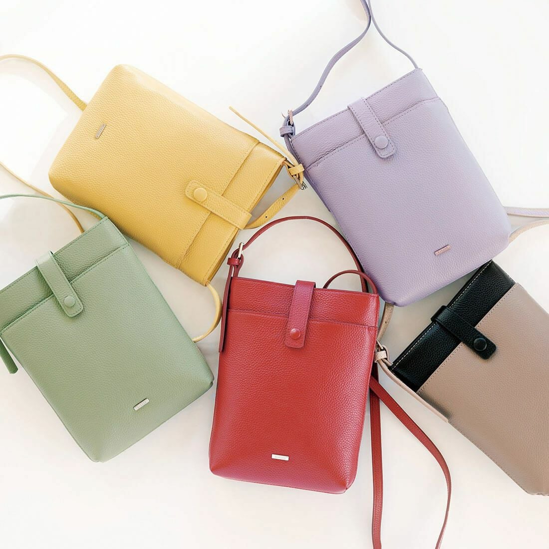 フロントポケット付きレザーポシェット