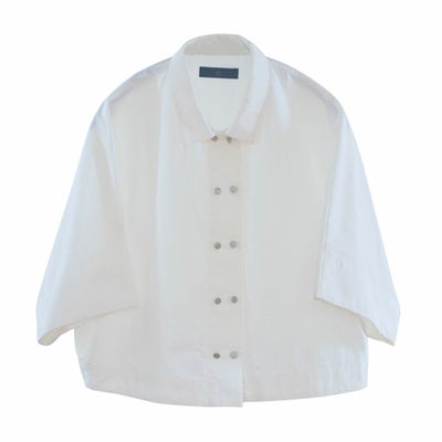 ショート丈ボタンブラウス