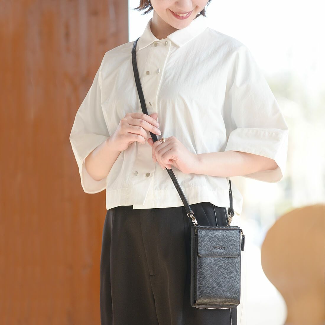 ショート丈ボタンブラウス