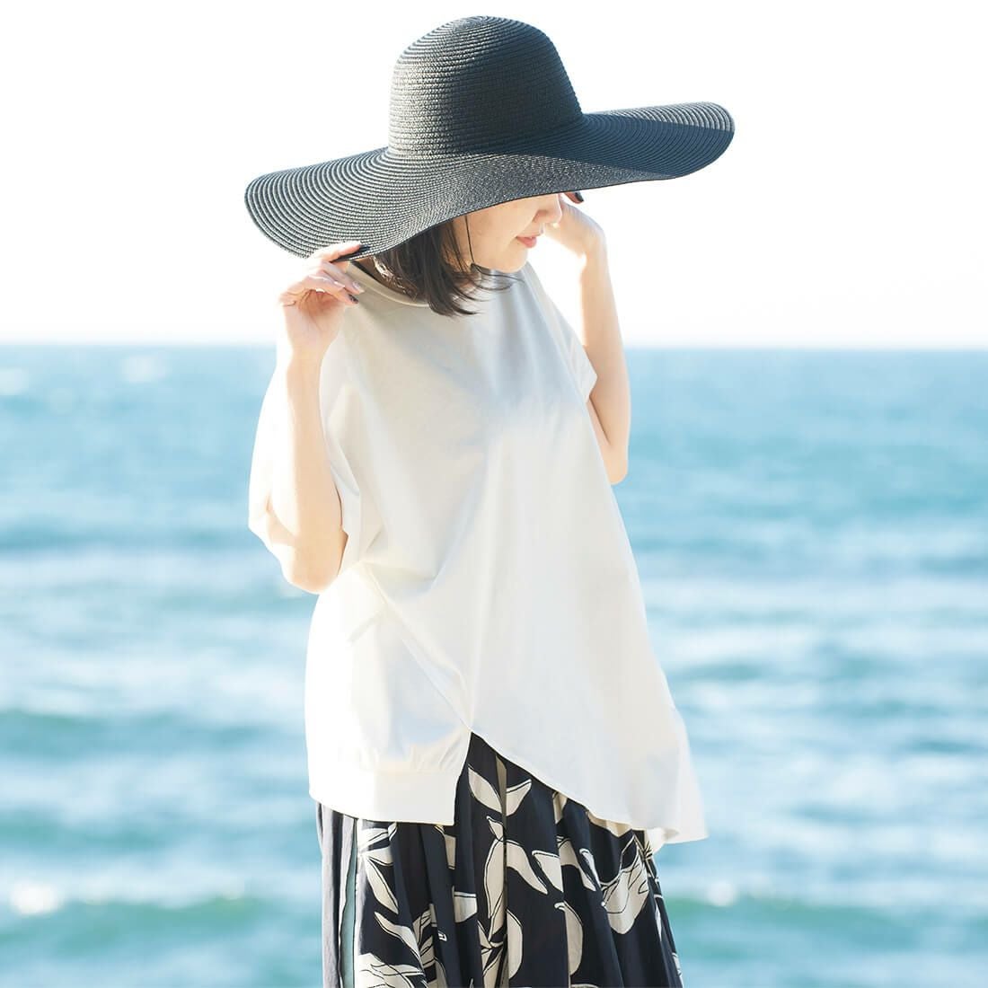 右裾リブ使いカットソー