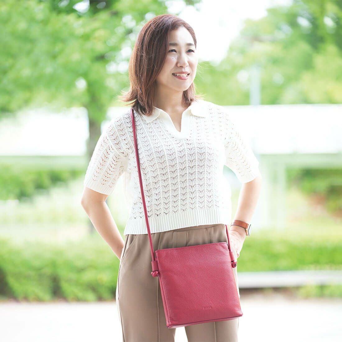 シュリンクレザーノットモチーフポシェット