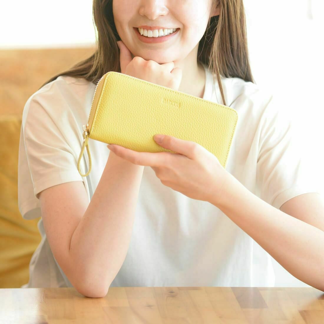 シュリンクレザーラウンド型ウォレット