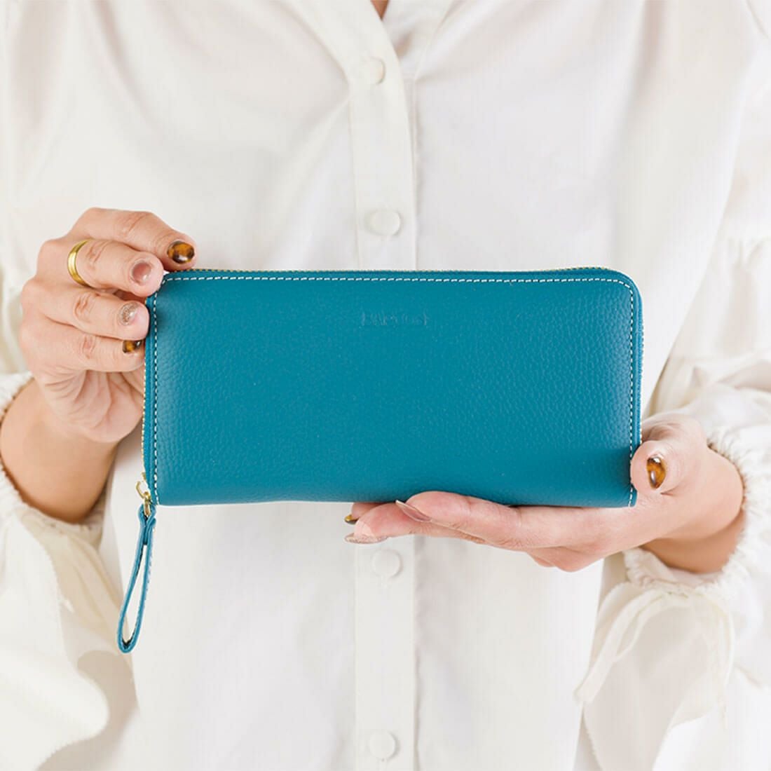 シュリンクレザーラウンド型ウォレット