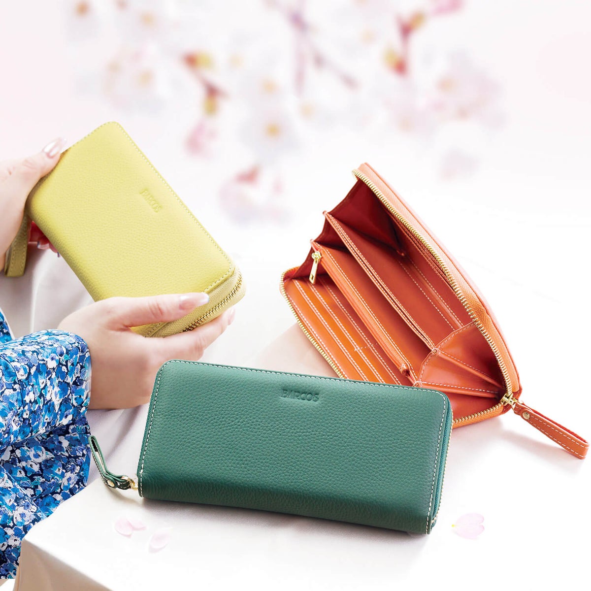 シュリンクレザーラウンド型ウォレット