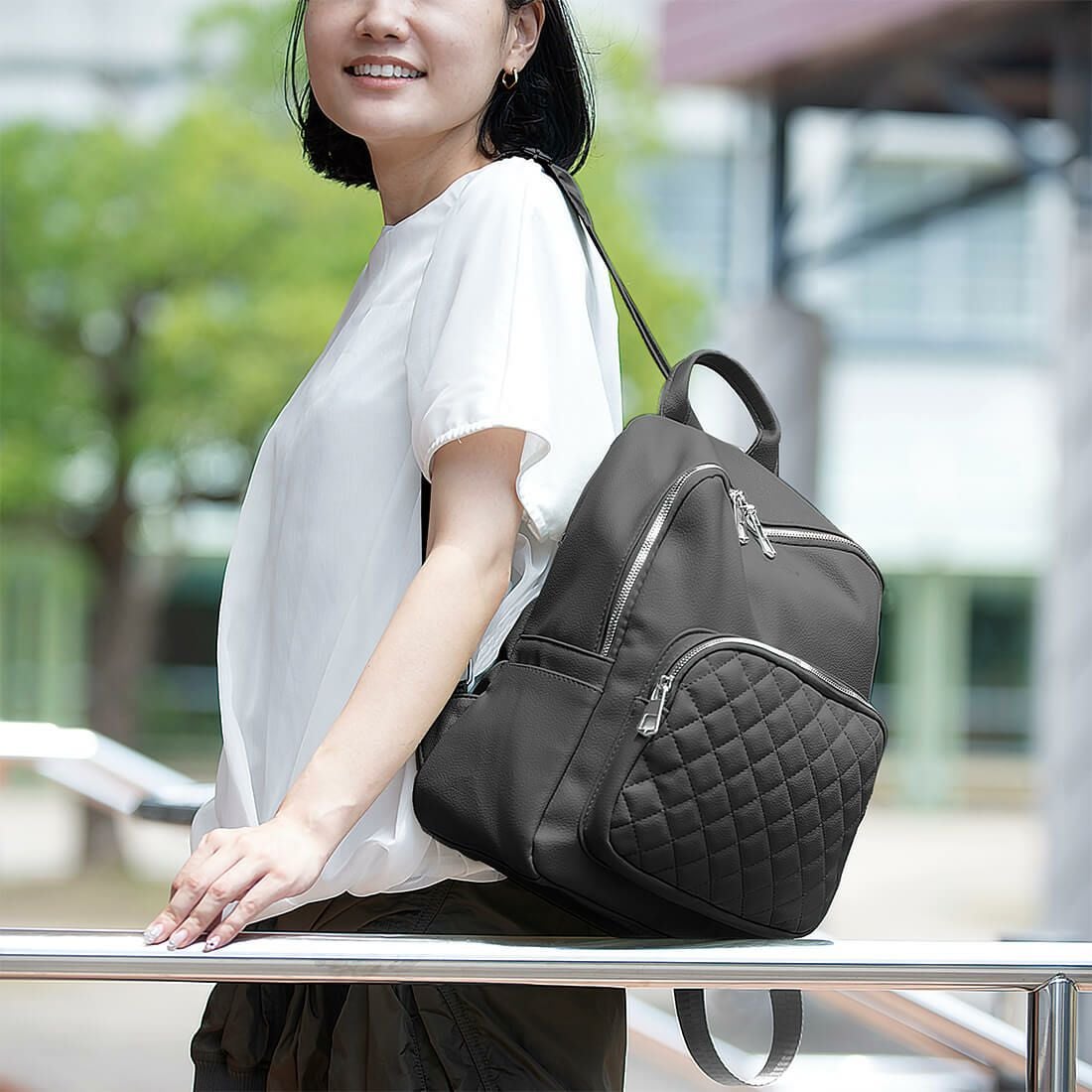 軽量PUキルティングリュック