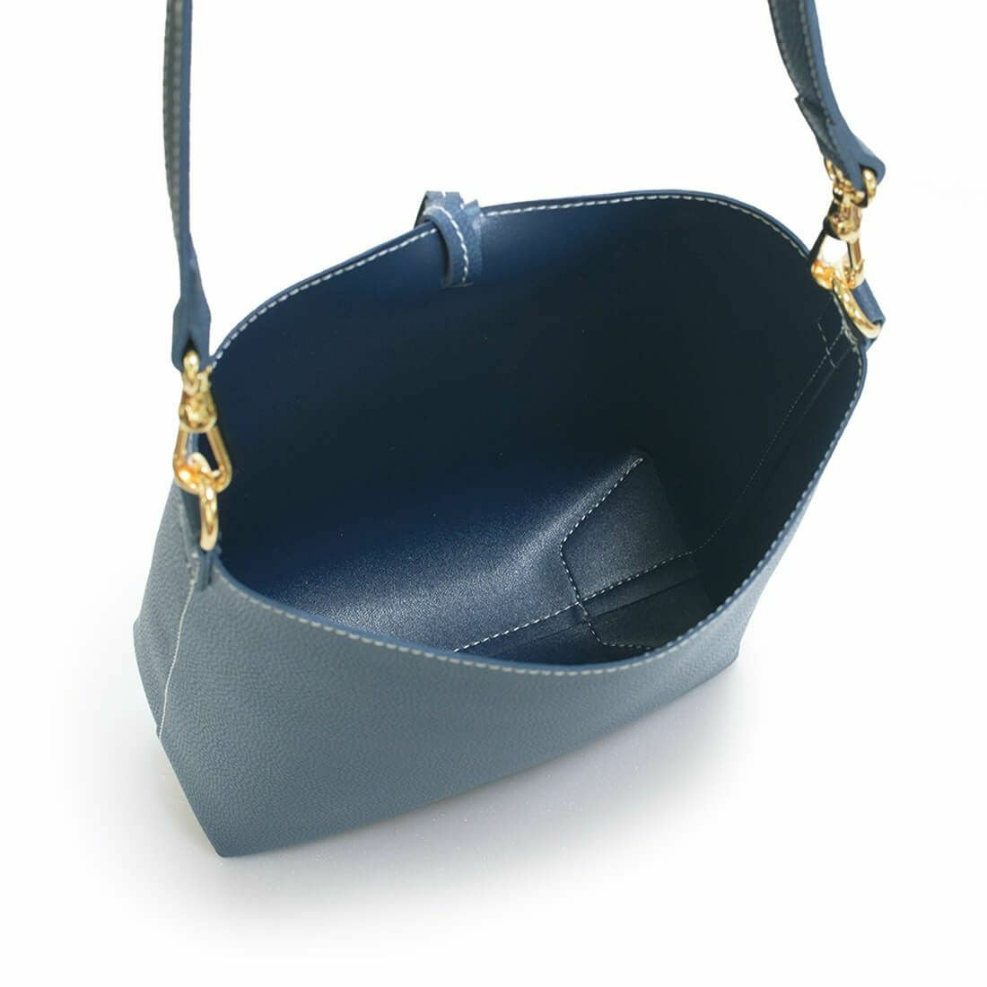 タッセル付きショルダーバッグ