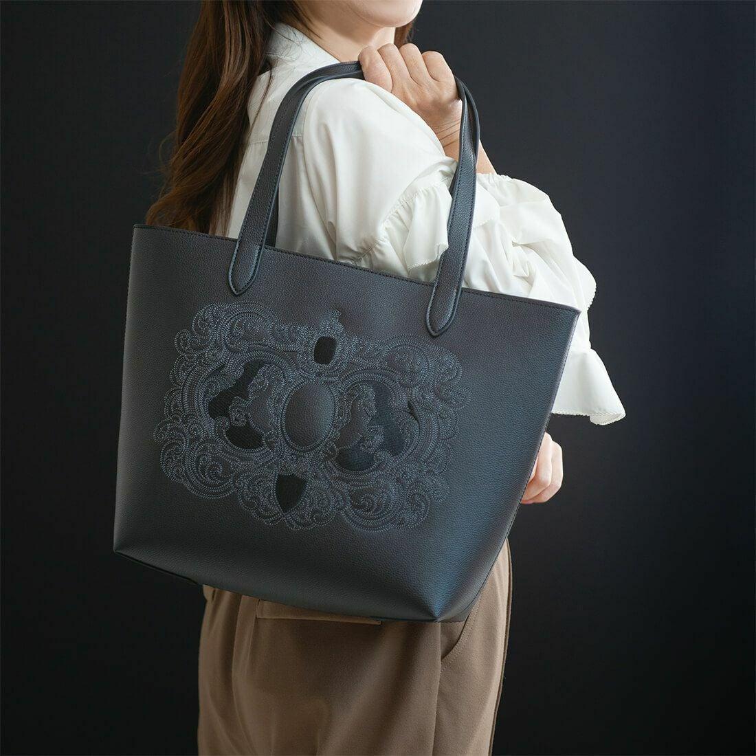 ホースモチーフ刺繍入りトートバッグ