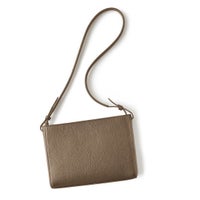 シュリンクレザーサコッシュ