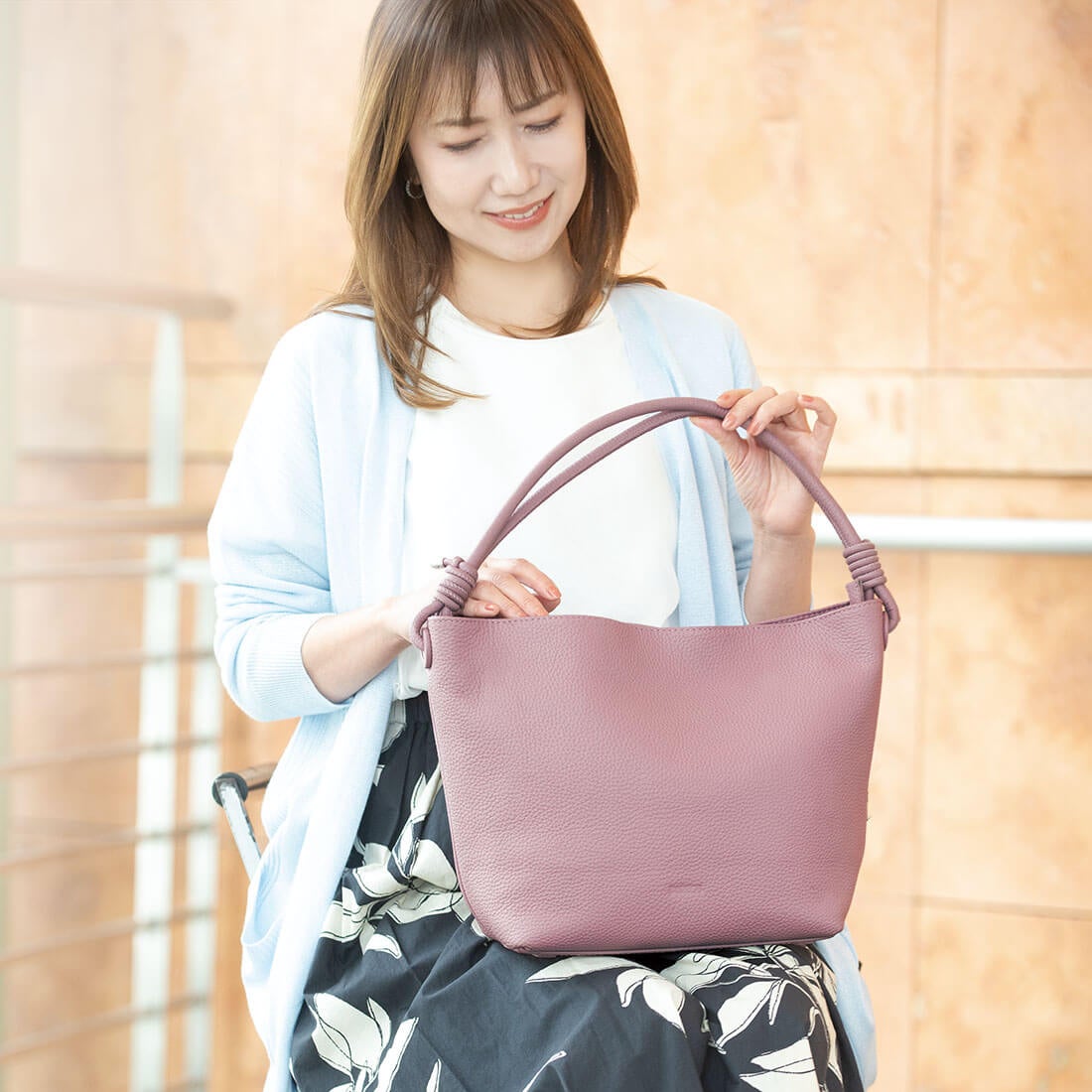 本革ソフトシュリンクレザーハンドルデザインホーボーバッグ