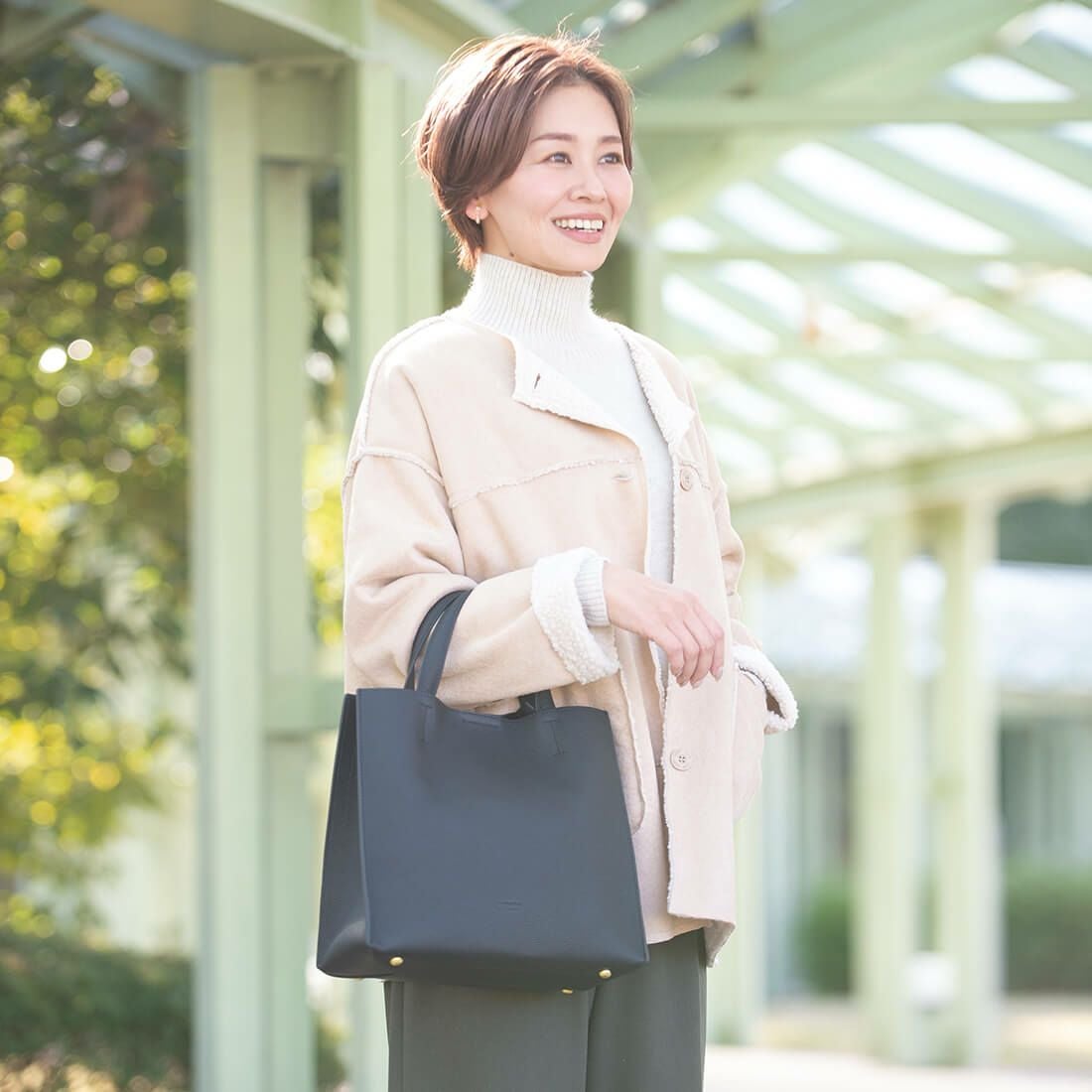 スクエア型3wayシュリンクレザーハンドバッグ