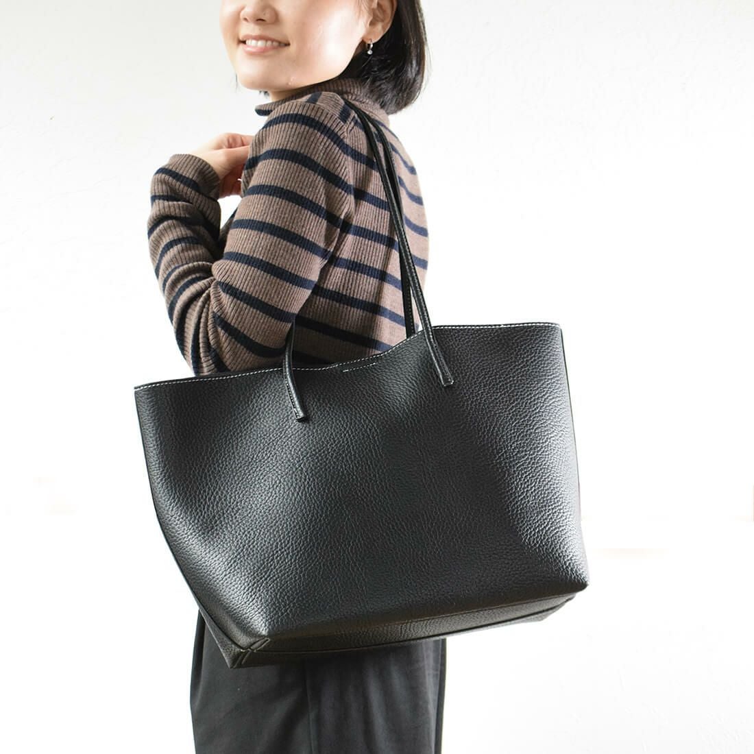 ポーチ付きフェイクレザートートバッグ