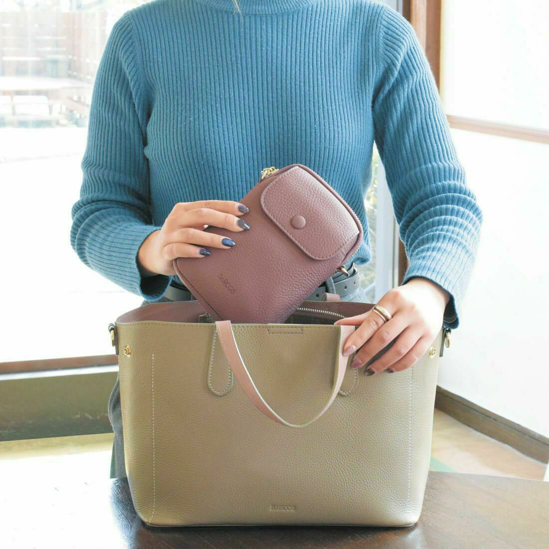 シュリンクレザーポシェット