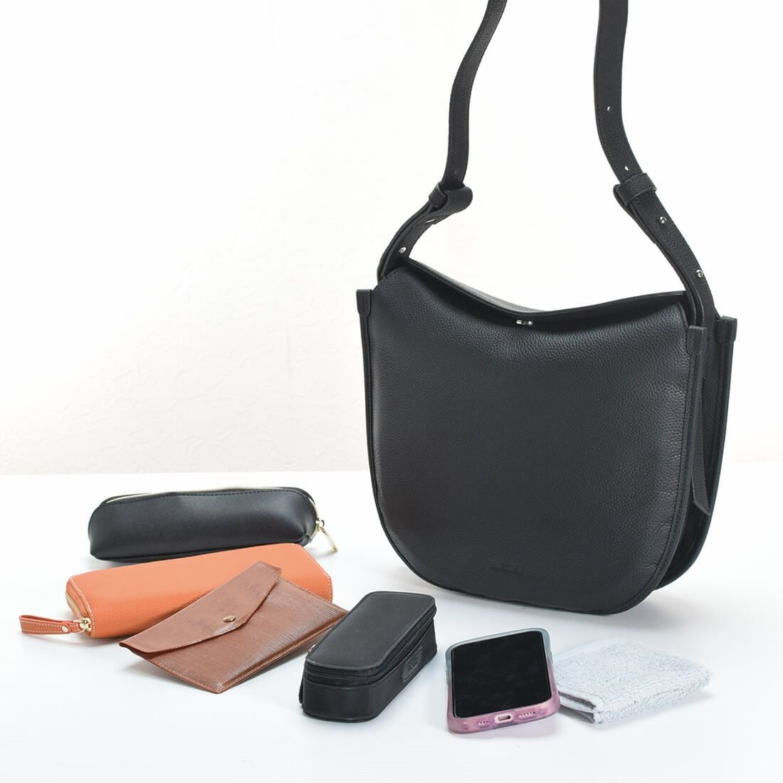 牛革ラウンドショルダーバッグ