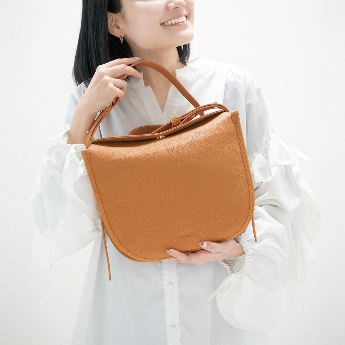 牛革ラウンドショルダーバッグ