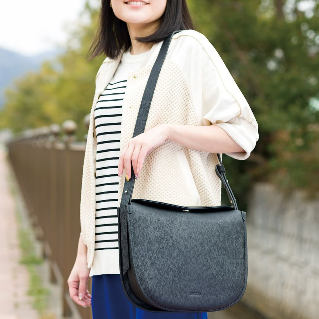 牛革ラウンドショルダーバッグ | バルコス公式オンラインショップ