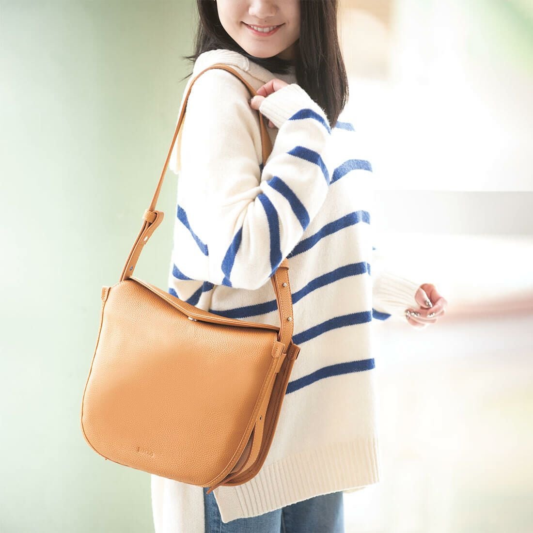 牛革ラウンドショルダーバッグ