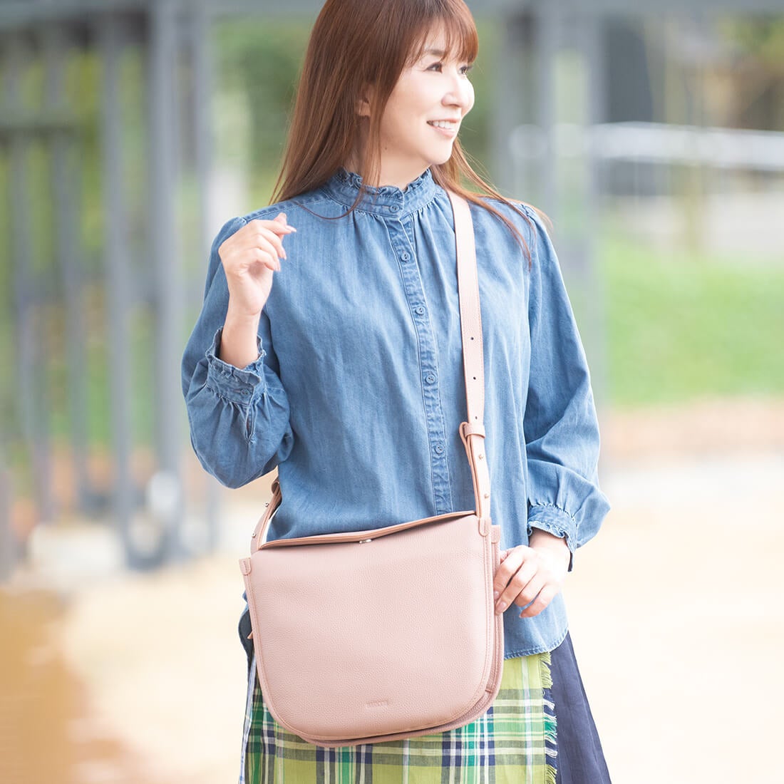 牛革ラウンドショルダーバッグ