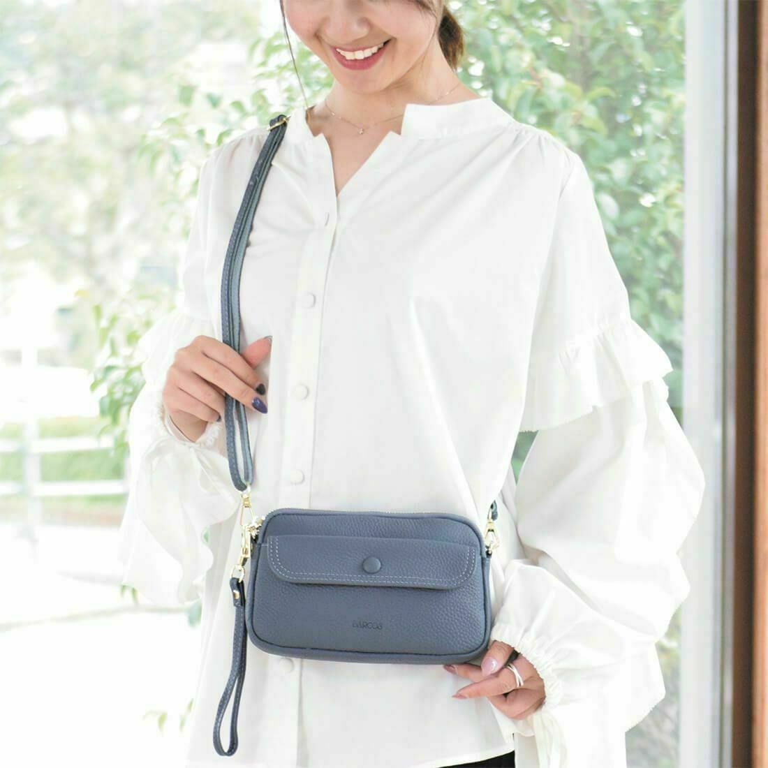 シュリンクレザー横長ポシェット