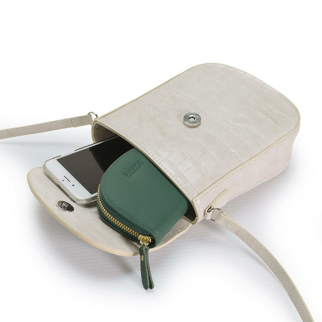 クロコ調型押しポシェット