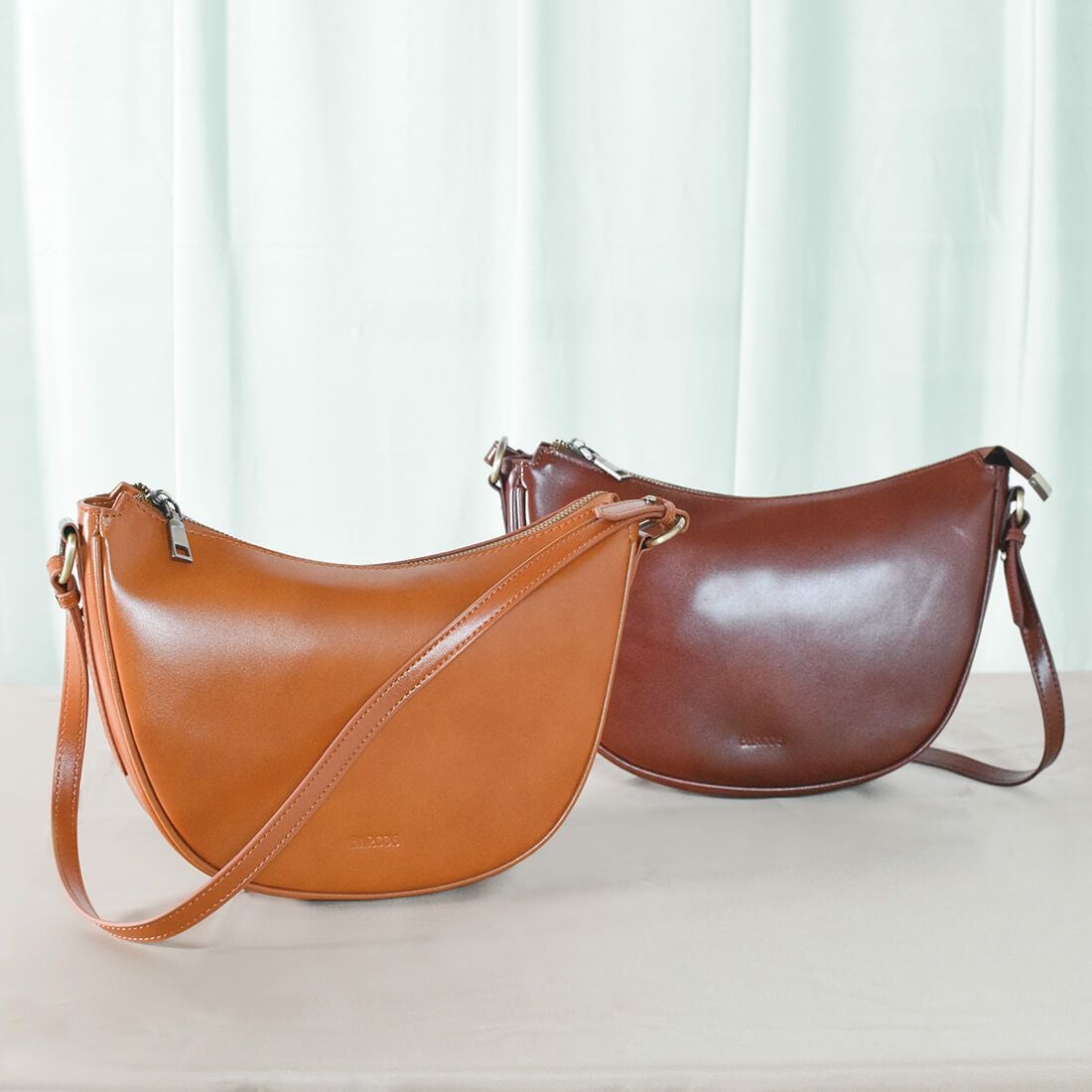 半月型シャイニングレザー2wayショルダーバッグ