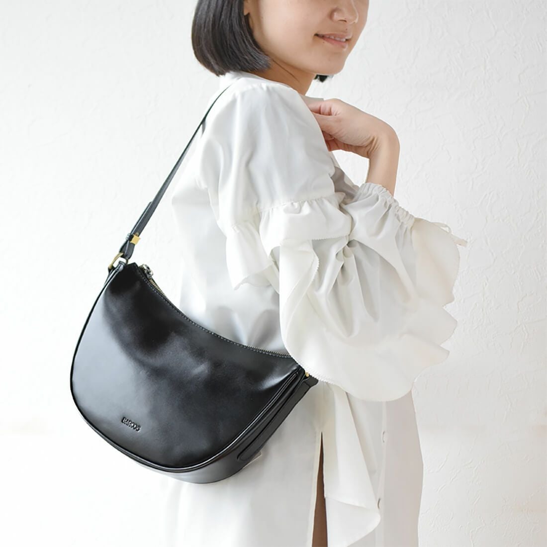 半月型シャイニングレザー2wayショルダーバッグ