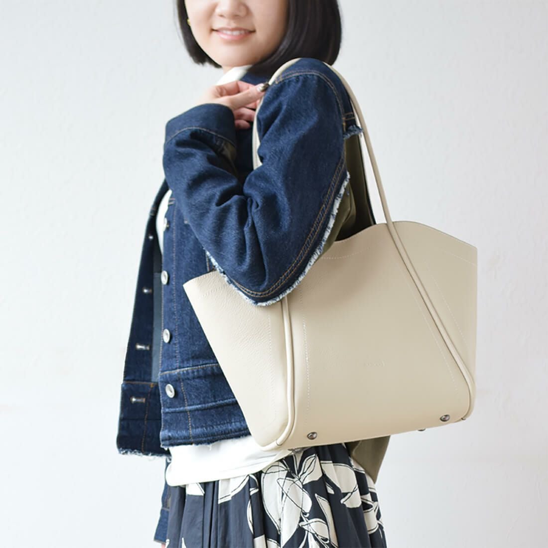 ポーチ付きシュリンクレザートートバッグ