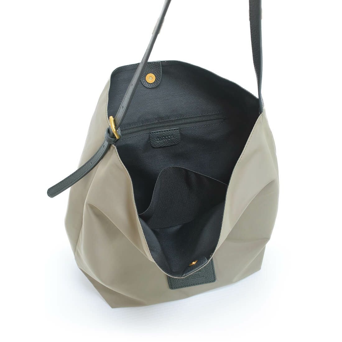 ナイロンショルダーバッグ