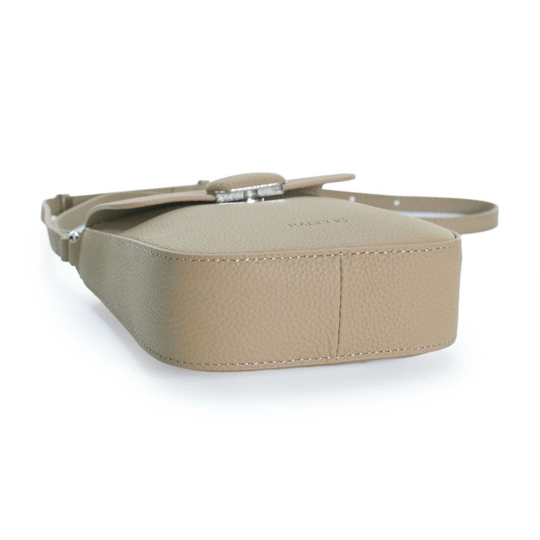 スクエア型シュリンクレザーポシェット