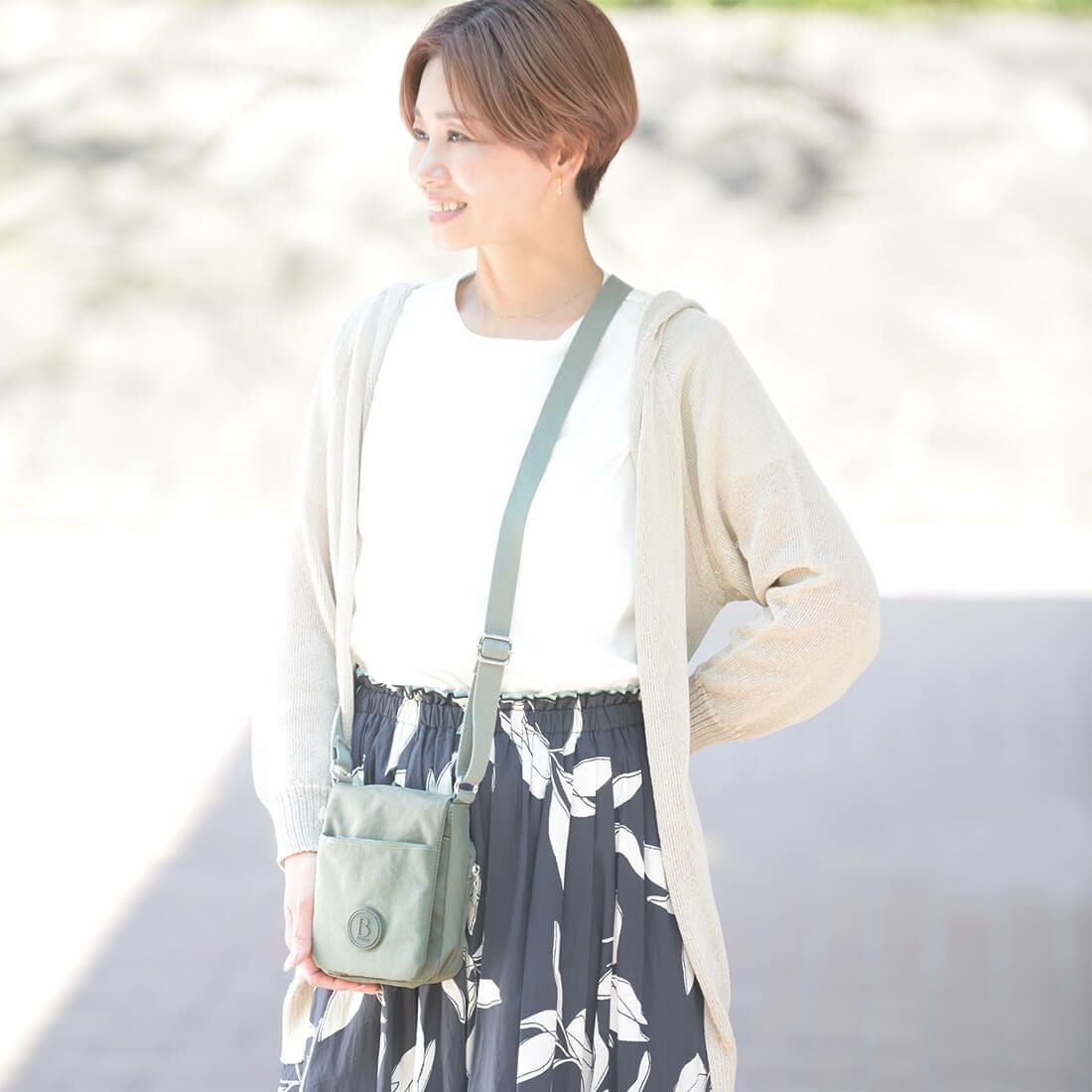 軽量ショルダーバッグ