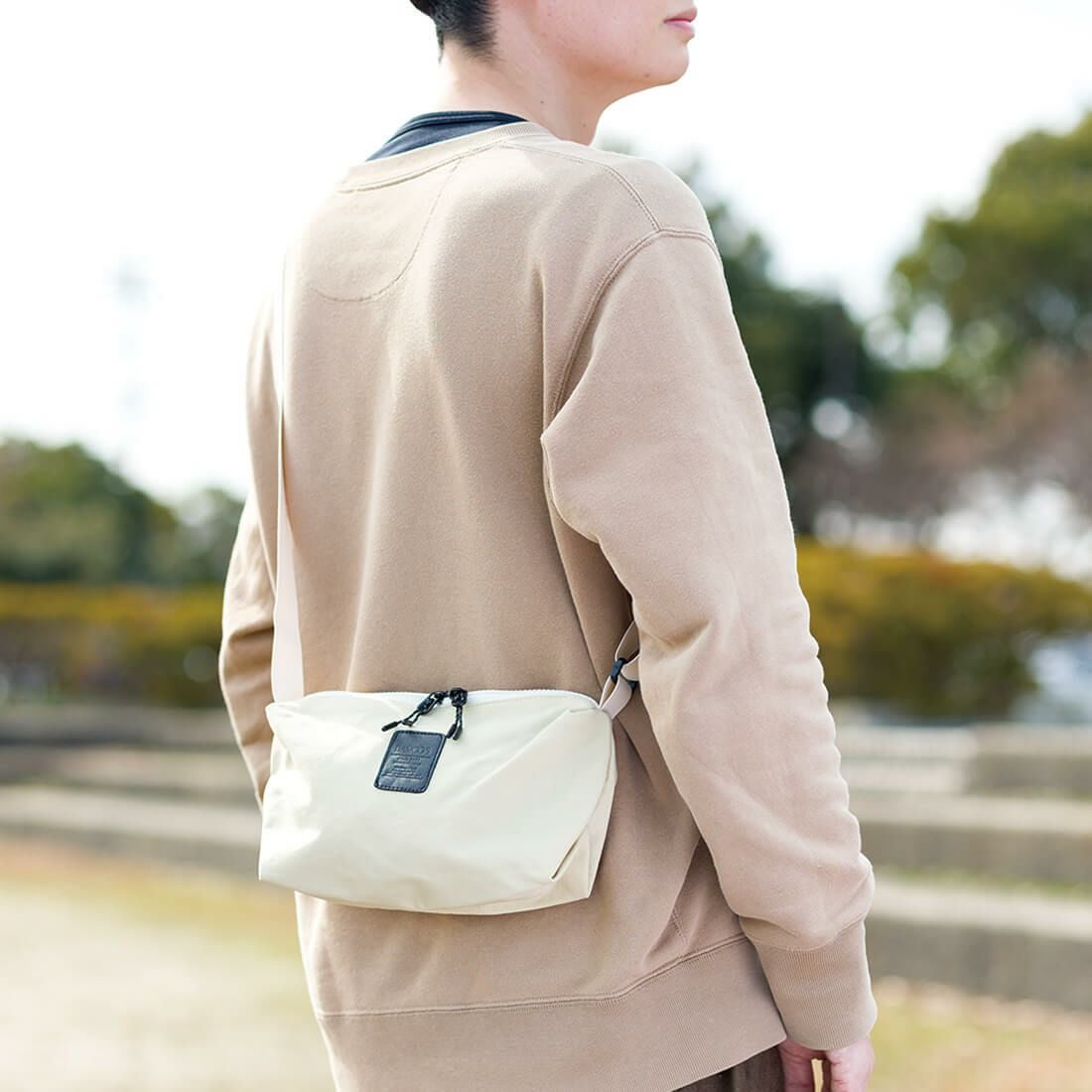 シンプルデザインナイロンショルダーバッグ