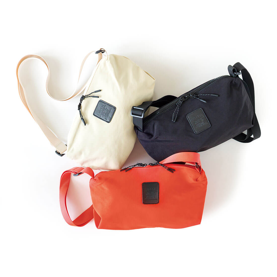 シンプルデザインナイロンショルダーバッグ