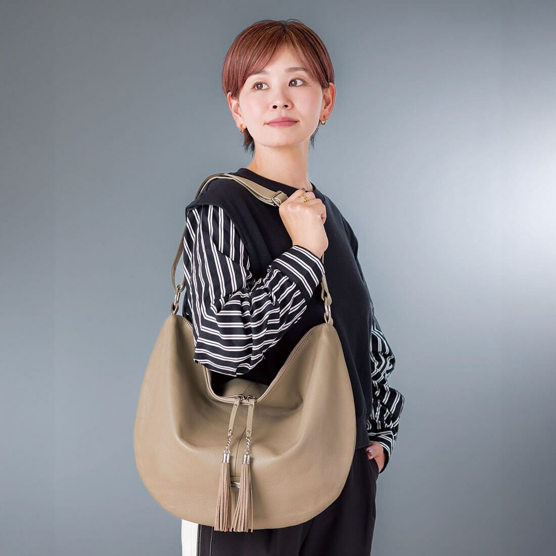 半月型レザーショルダーバッグ