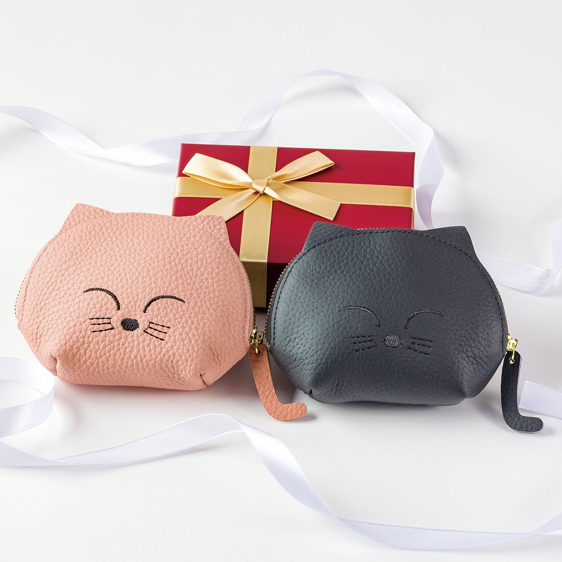 ネコモチーフレザーポーチ