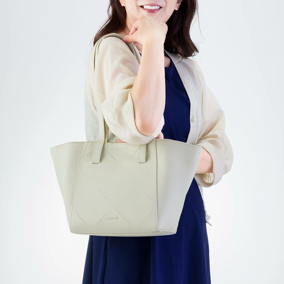 カットデザインレザー変形バッグ