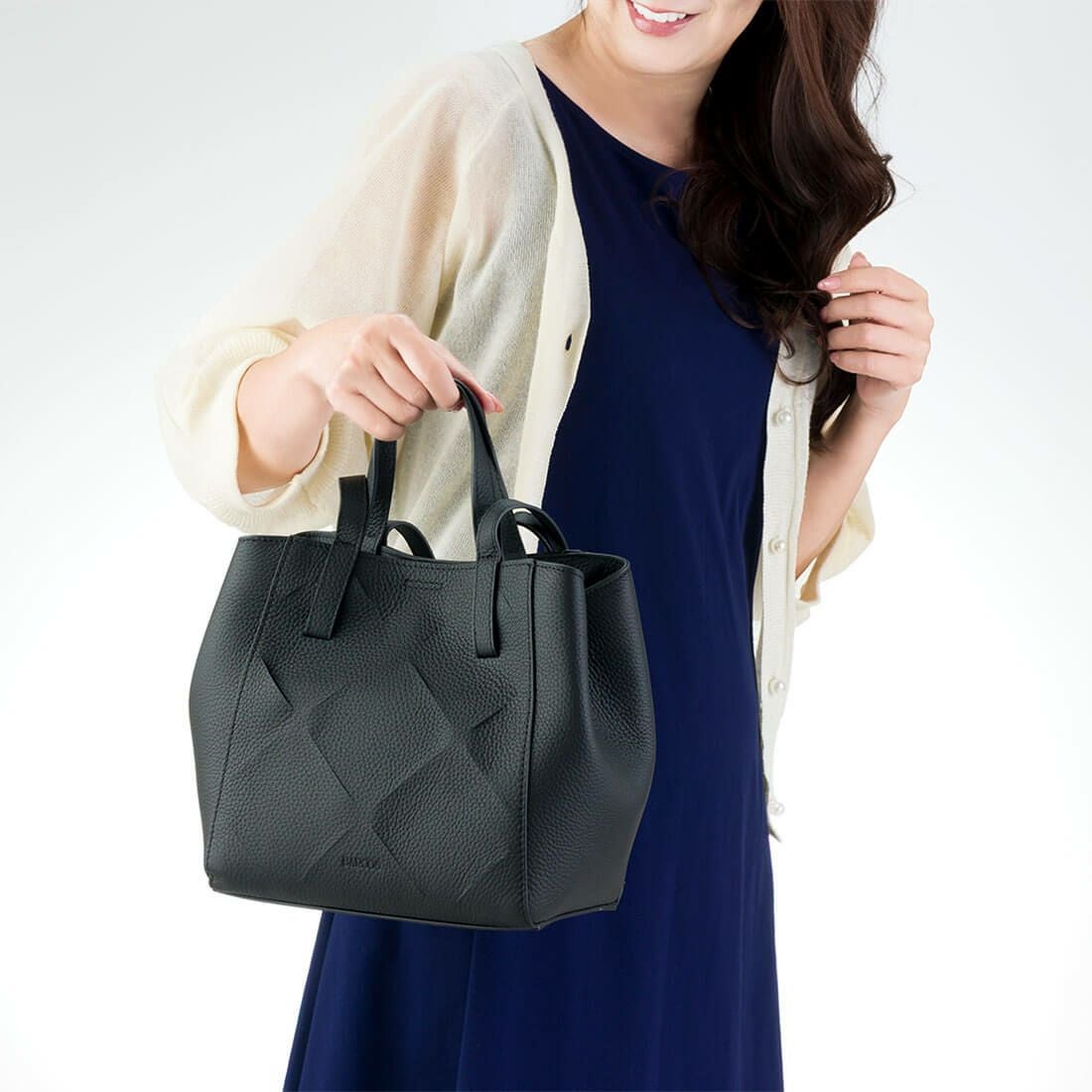 カットデザインレザー変形バッグ