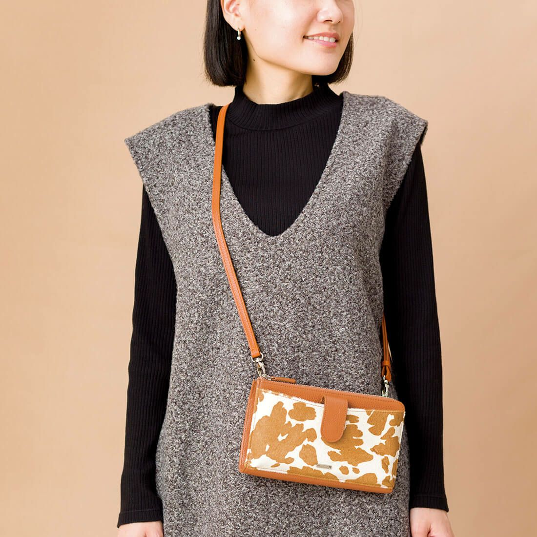 アニマル柄横型レザーポシェット